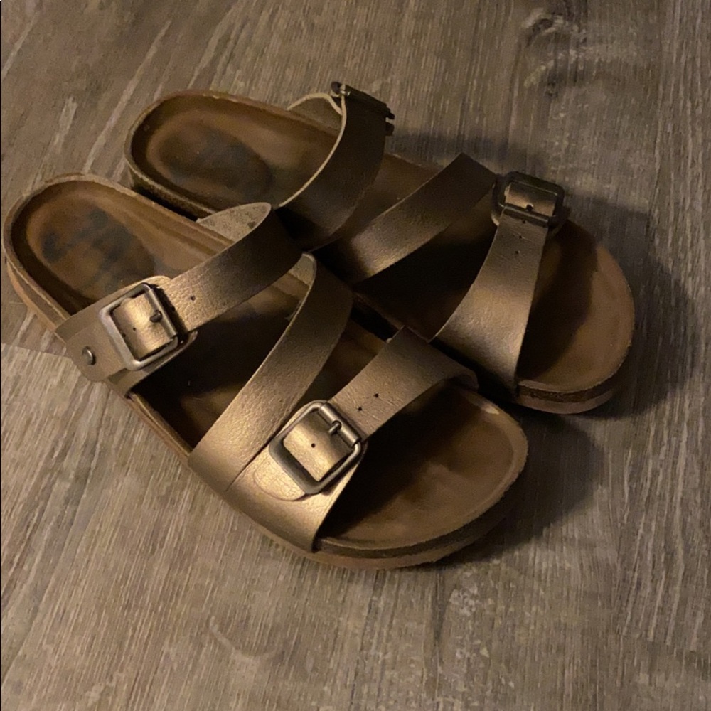Gold sandals women’s 6